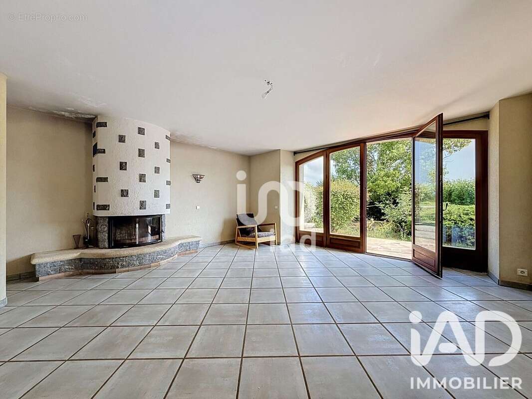 Maison 330 m² à Sales  - photo 4