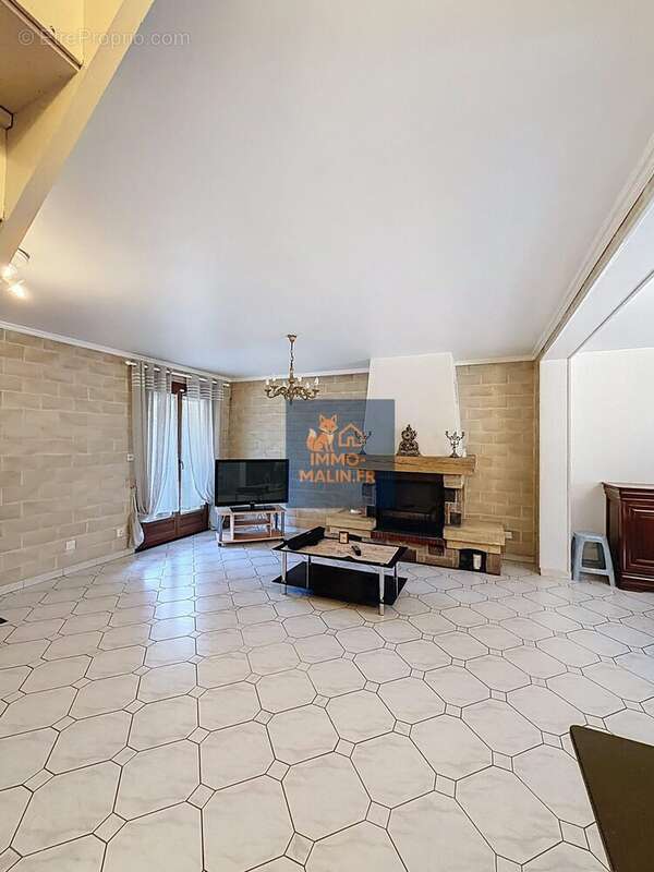 Salon - Maison à VILLENEUVE-SAINT-GEORGES