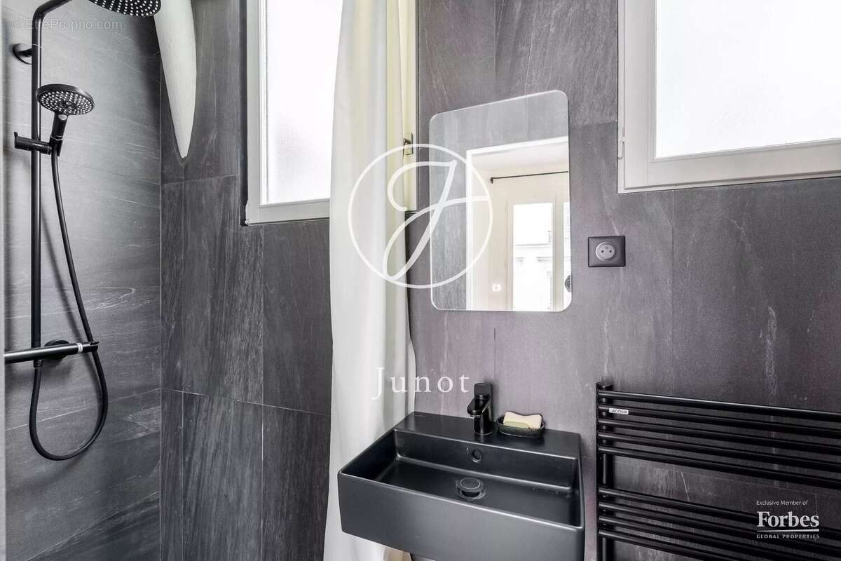 Appartement à PARIS-9E