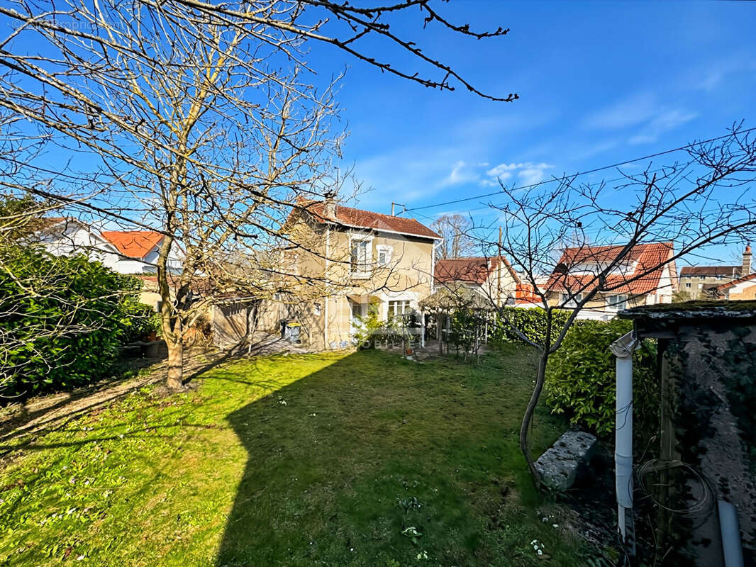Maison à DAMMARIE-LES-LYS