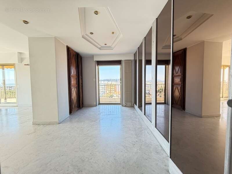  Exceptionnel - Appartement 3 pièces – Vue mer panoramique –parking et cave- Juan-les-Pins - photo 7