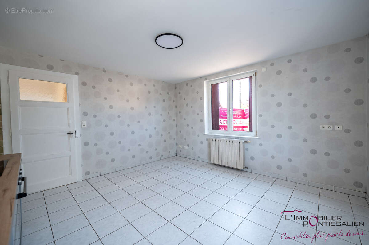 Frasne : t3 avec garage - photo 3
