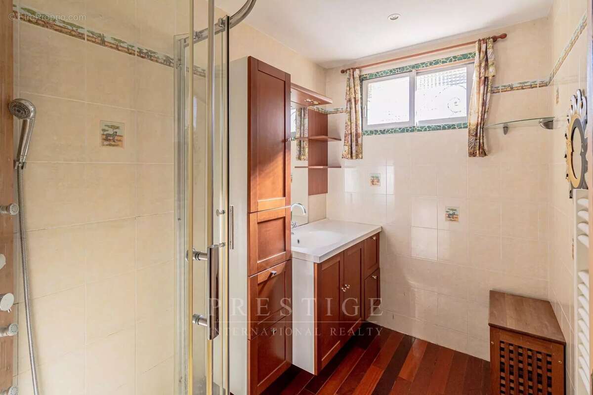 Appartement à SAINT-LAURENT-DU-VAR