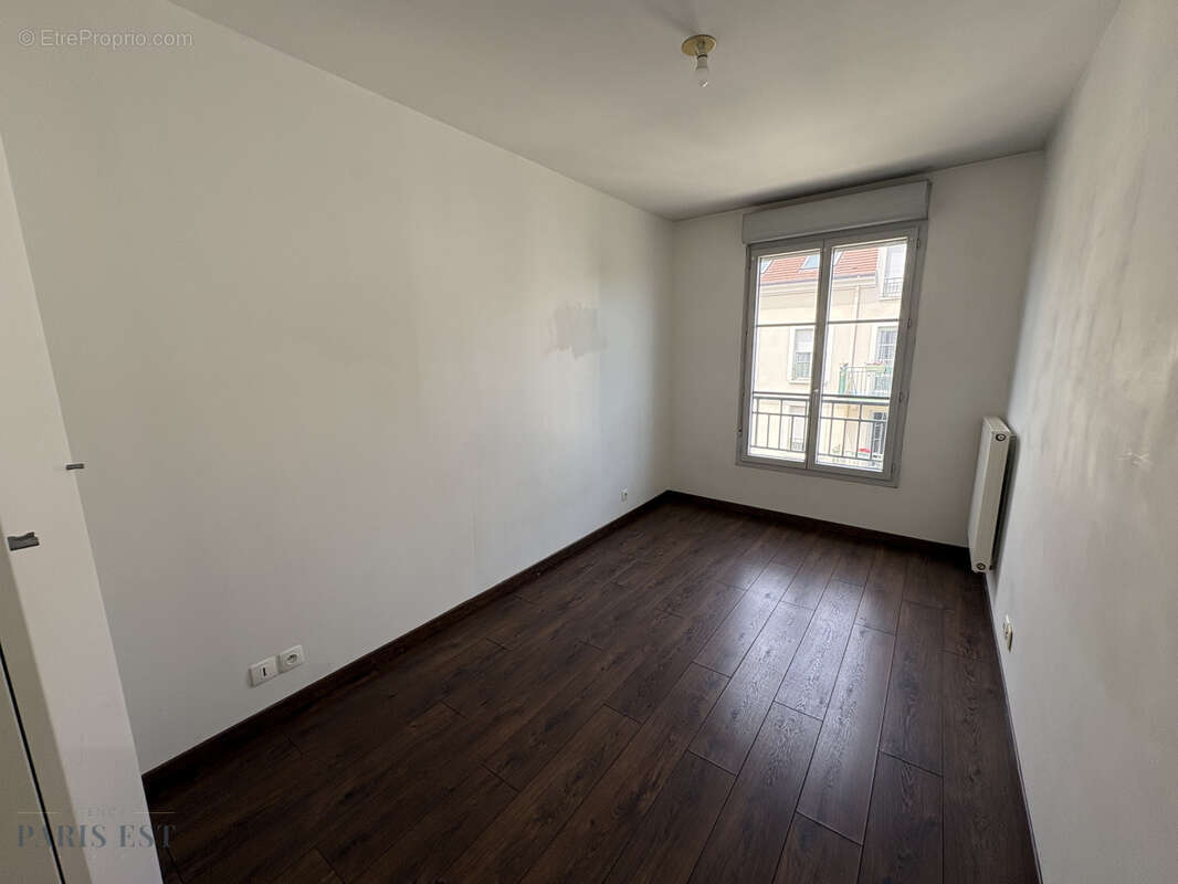 Appartement à VAUJOURS