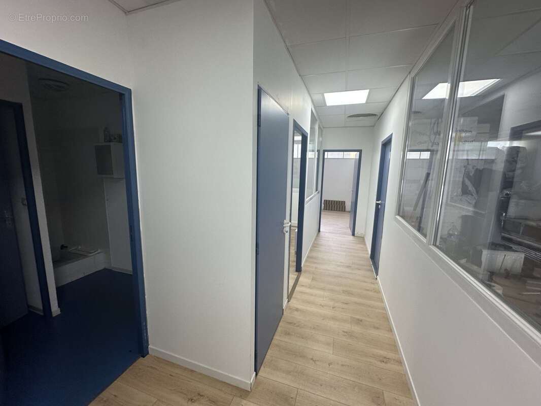 Commerce à MONTARDON