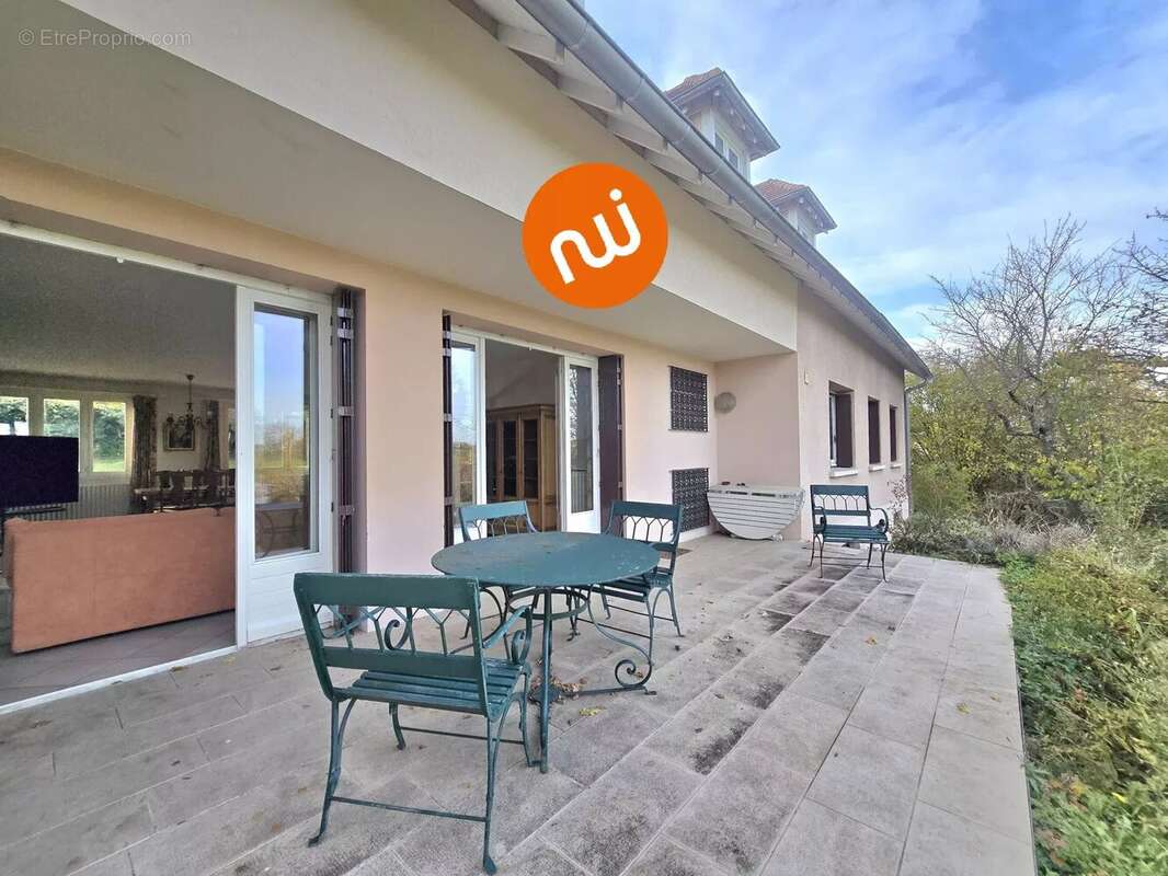 Maison à TASSIN-LA-DEMI-LUNE