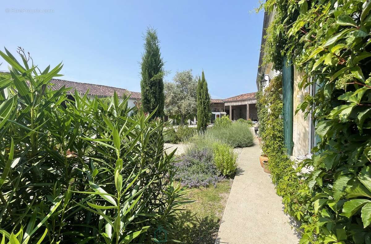 Maison à COGNAC