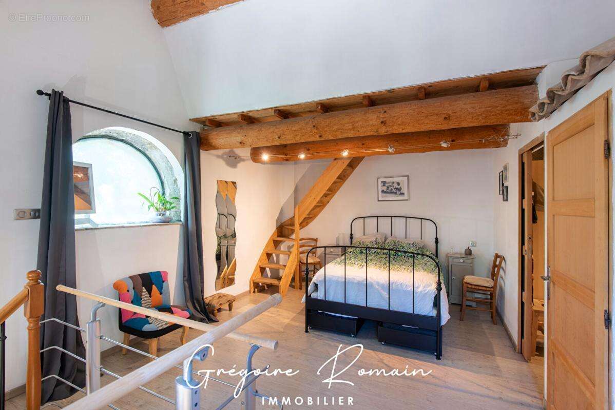 Maison à SAINT-CHAMAS