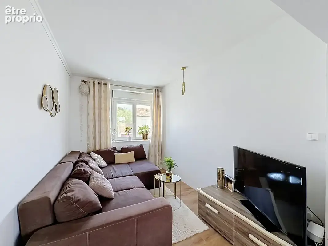 Appartement F2 bis   54,38 m2   Terrasse   Parking   Cave - photo 2