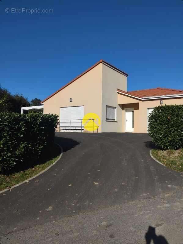 Maison à PUY-GUILLAUME