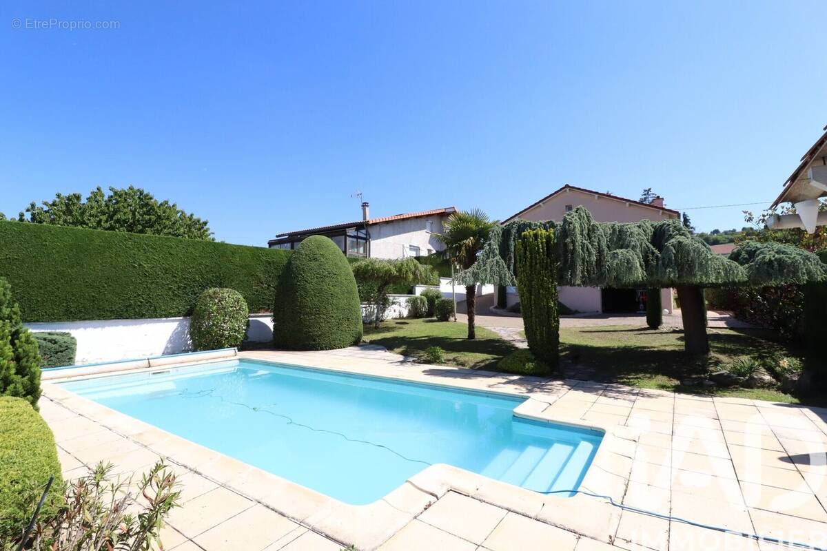 Photo 1 - Maison à LES MARTRES-DE-VEYRE