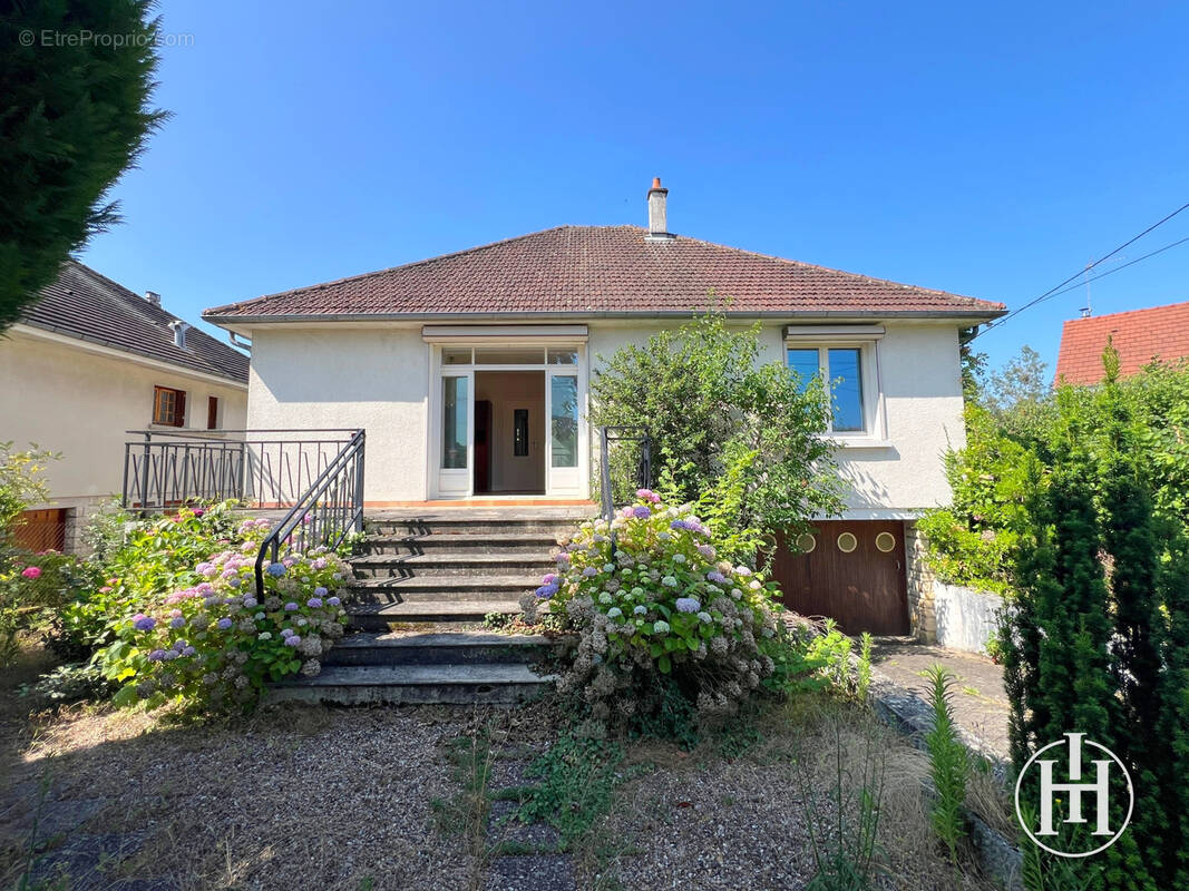 Maison à SAINT-AMAND-MONTROND