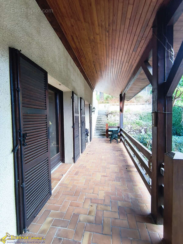 À La Monnerie le Montel, villa type F5 avec 2 garages et terrain. - photo 11