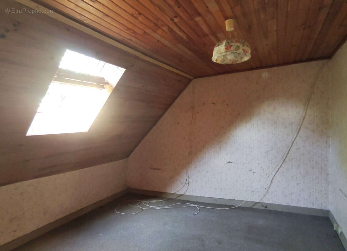 Maison à SAINT-JULIEN-DE-VOUVANTES