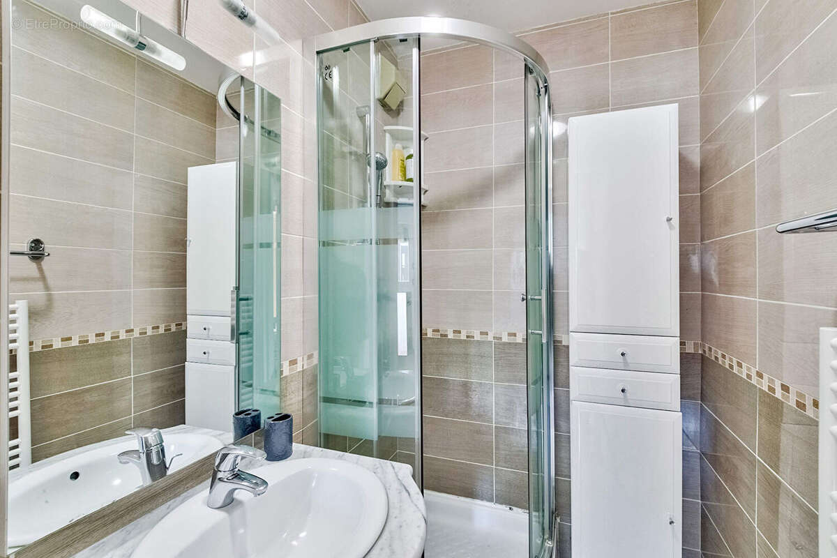 Appartement à COURBEVOIE