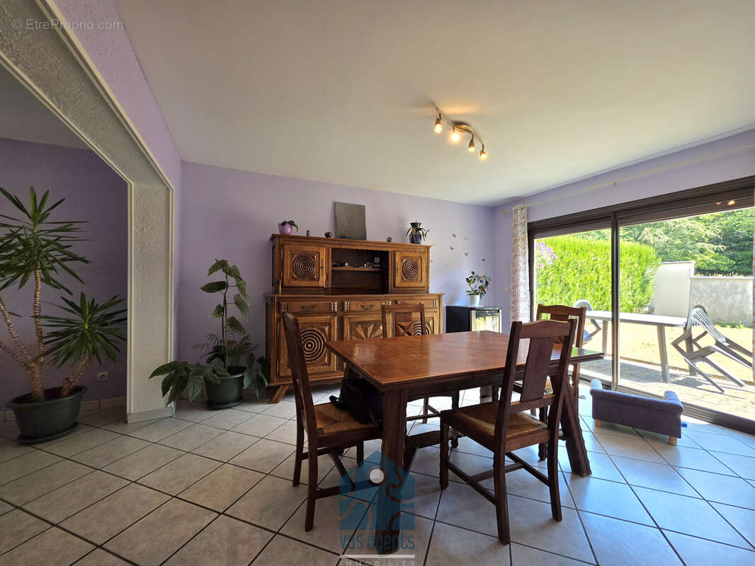Maison plain-pied avec terrasse, garage et annexes - photo 4