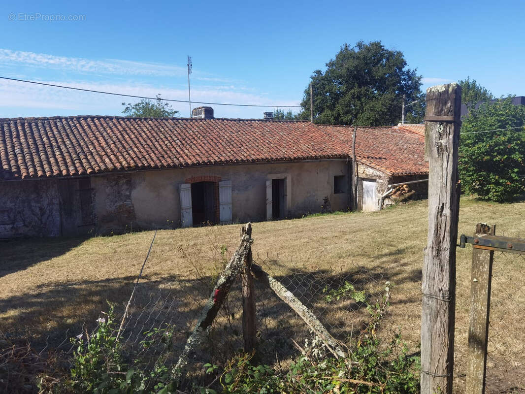 Maison à CELLEFROUIN