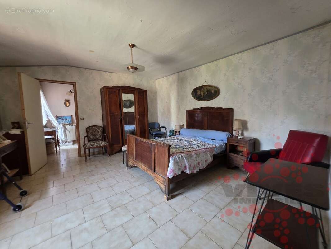 Maison en pierre avec cour et dépendances - photo 10