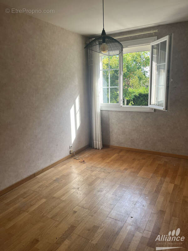 Nouveau maison de plain pied avec trois chambres - photo 3