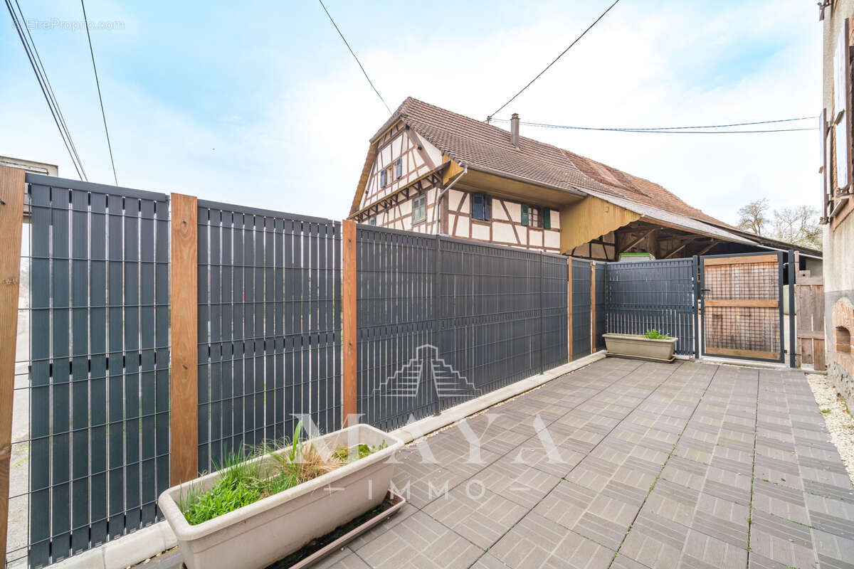 FELDBACH, Maison d'environs 80m2 avec une grange attenante et une grande terrasse. - photo 7