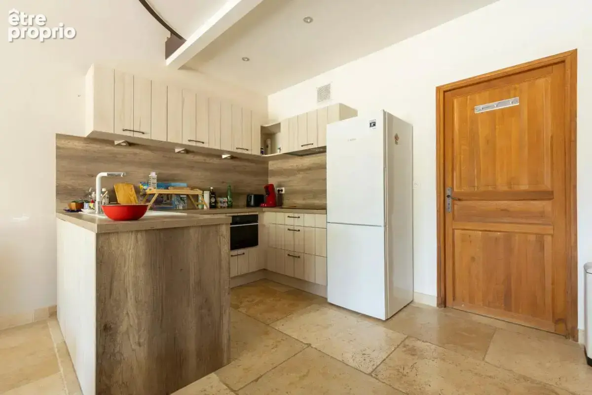 Propriete de caractere en pierres 220 m² sur 5 000 m² à lancon provence - photo 16