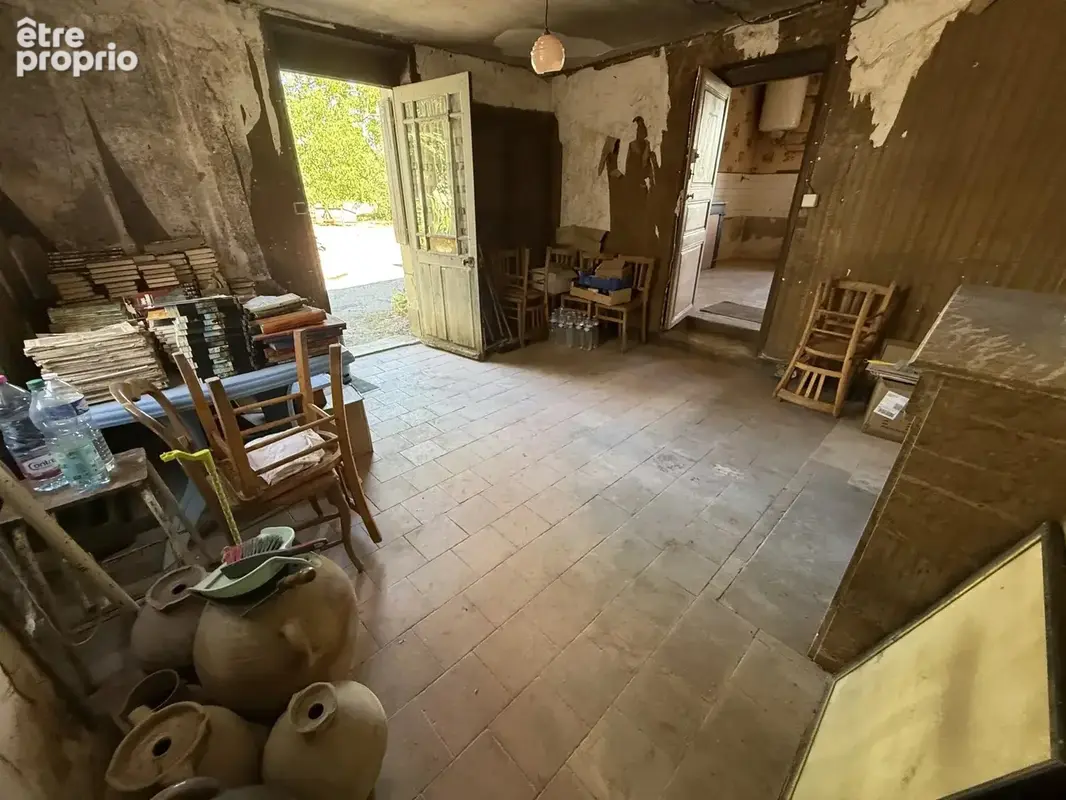 Maison de caractère à rénover – Beau potentiel - photo 9