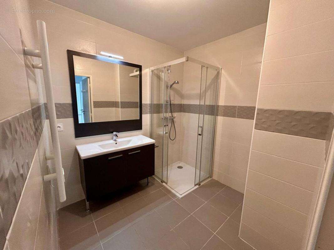 A VENDRE : T3 de 74m2 avec grande terrasse - SAINT-RAPHAEL - photo 6