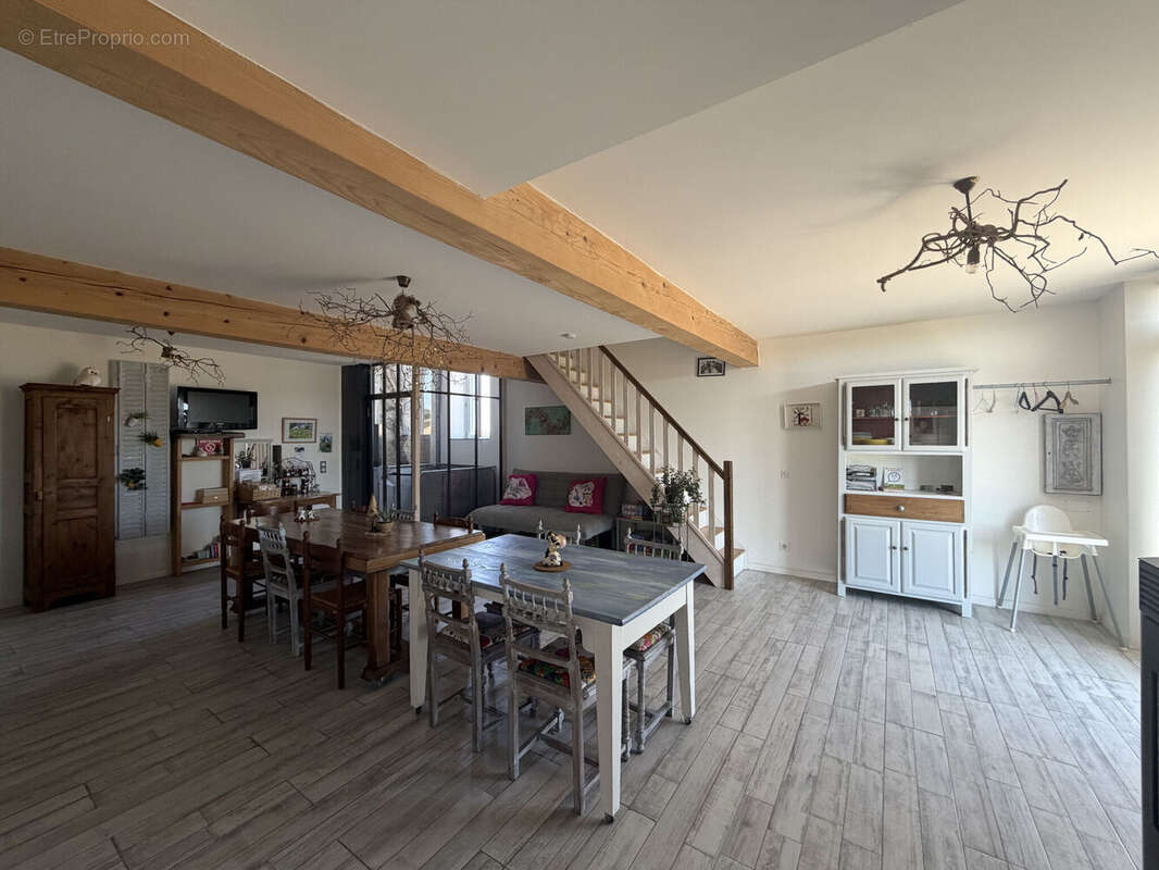 Maison 322 m² à Saint-Paul-De-Vezelin  - photo 8