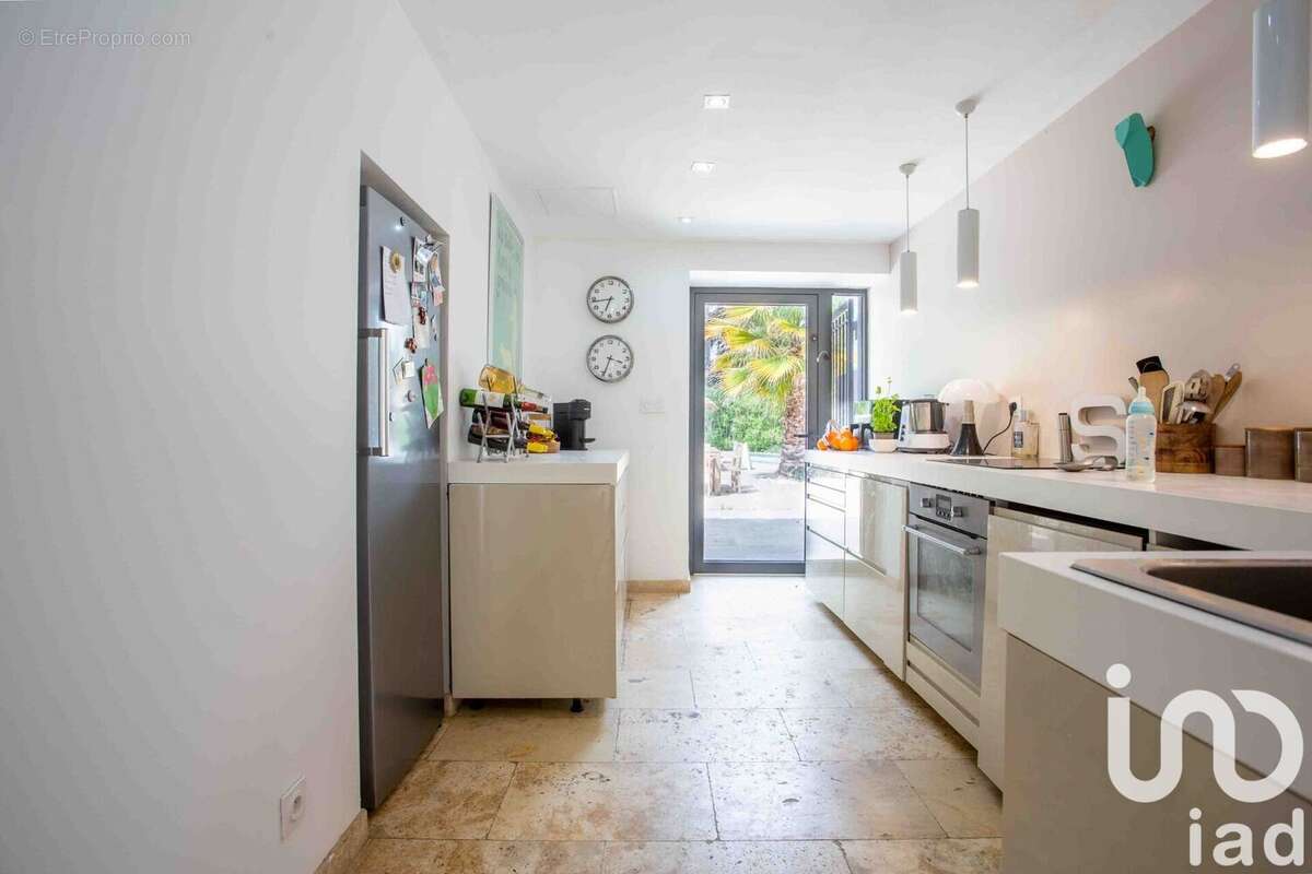 Maison 500 m² à Rognonas  - photo 8