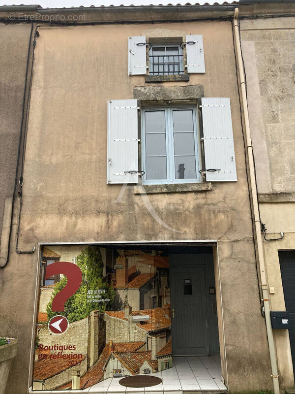 Appartement à FONTENAY-LE-COMTE