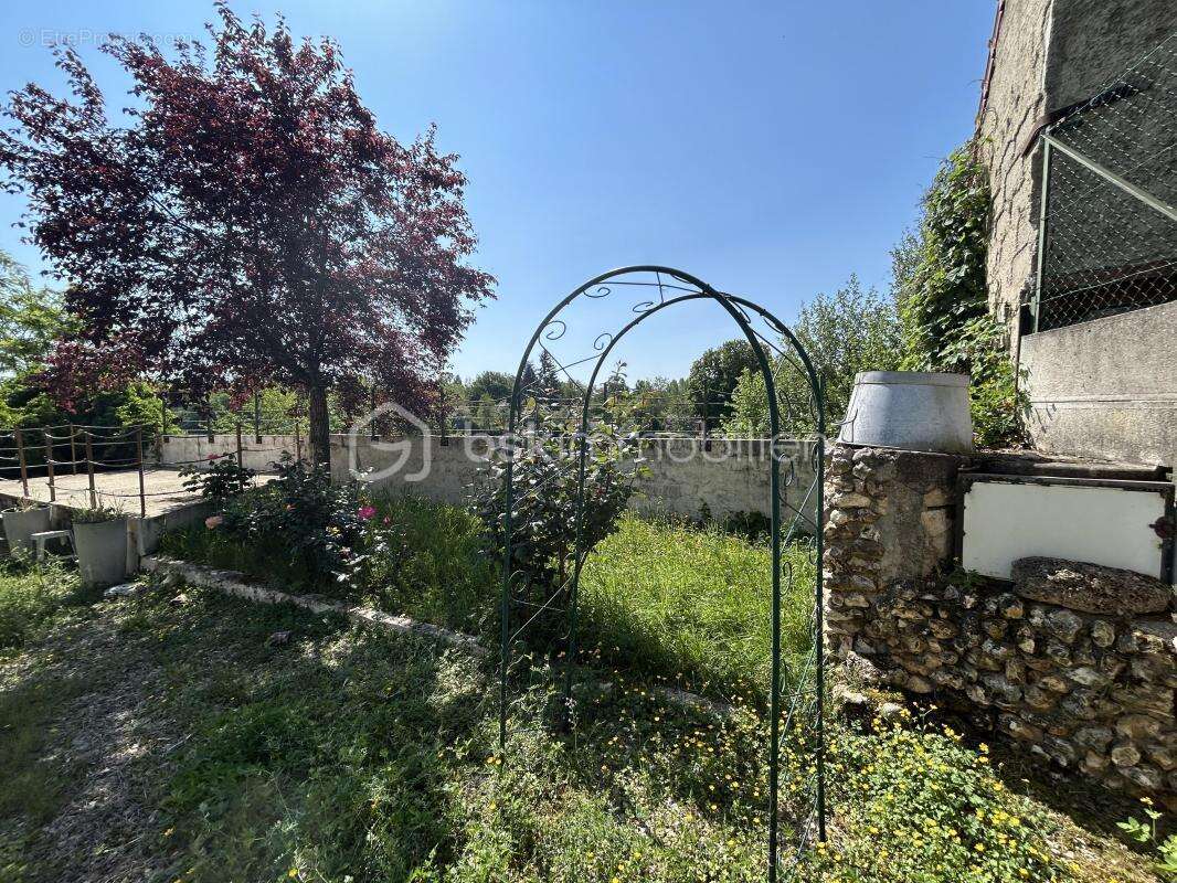 Maison à LAROCHE-SAINT-CYDROINE