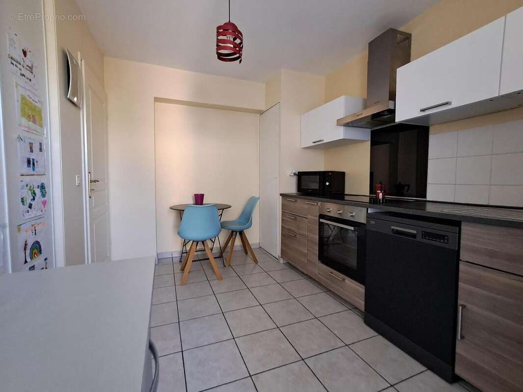   - Appartement à DECINES-CHARPIEU