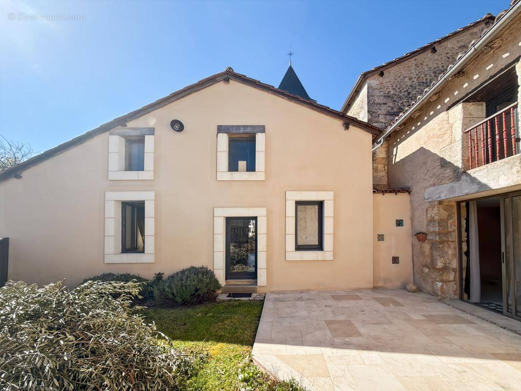 Maison à AGONAC