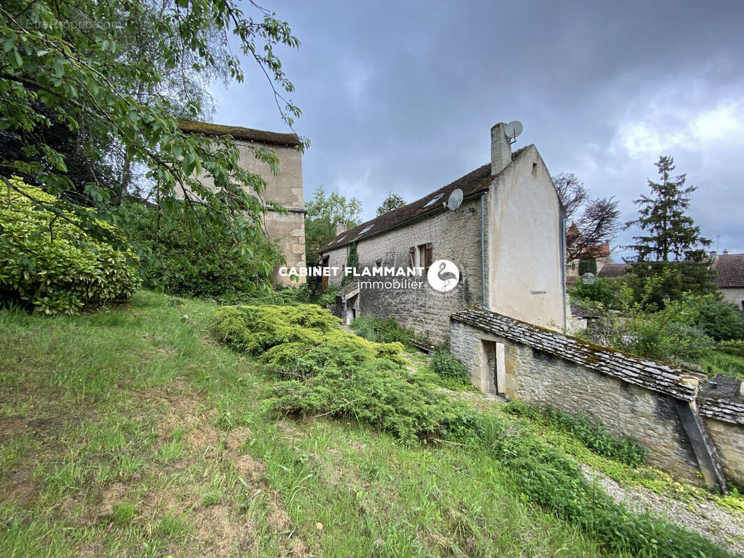 Maison à COURCELLES-LES-MONTBARD