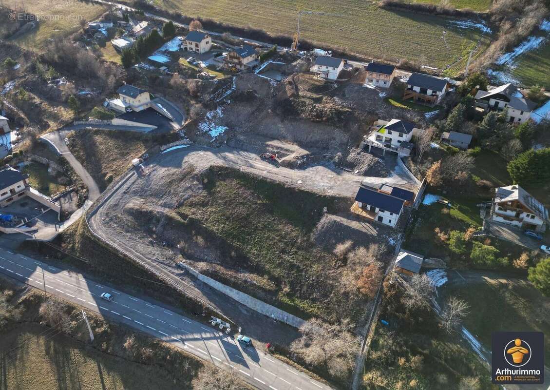 Terrain à CHATEAUROUX-LES-ALPES