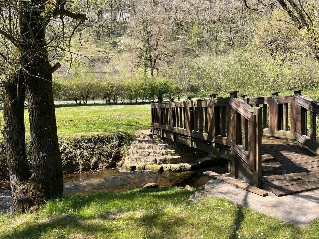 Maison à SALLES-COURBATIES