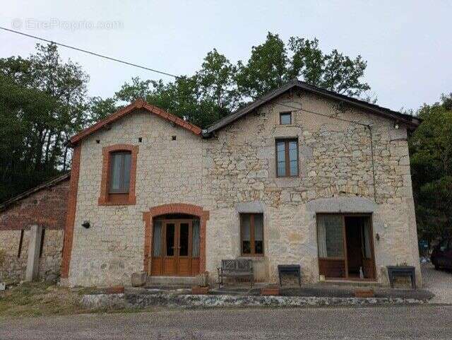 522018bd8f2540d0bd0f922a602fb38a - Maison à CAHORS