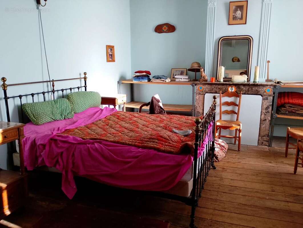 Maison à BAIGNES-SAINTE-RADEGONDE