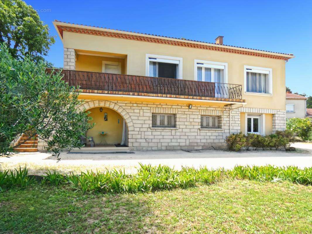 Maison à LAUDUN-L'ARDOISE