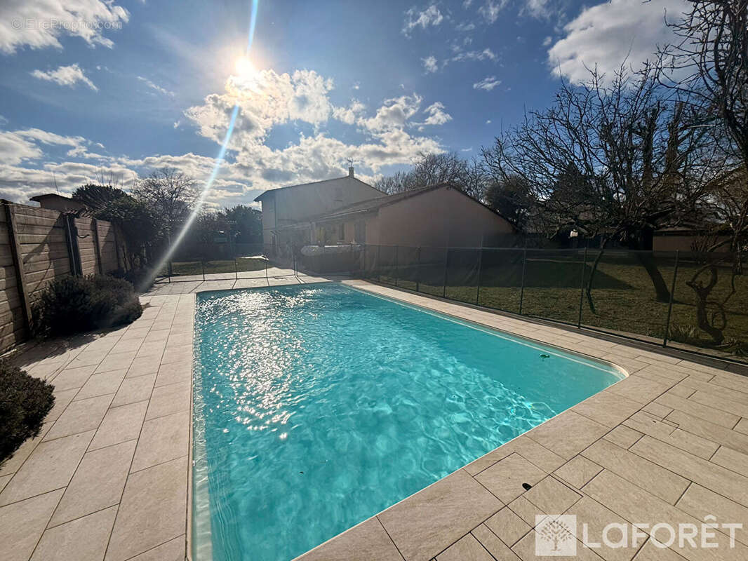 Maison à SAINT-JEAN-D'ILLAC