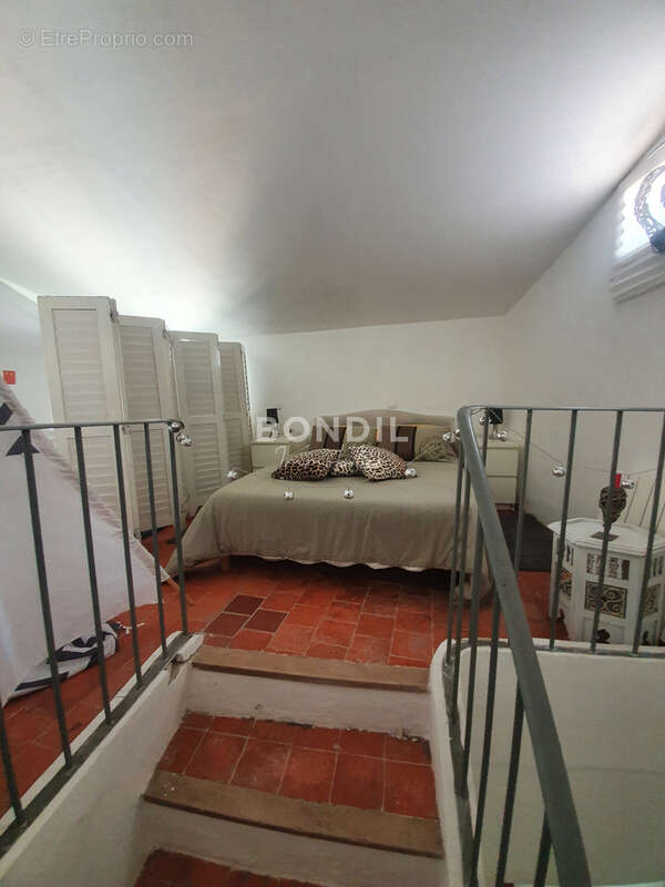 Maison à LA BASTIDE-DES-JOURDANS