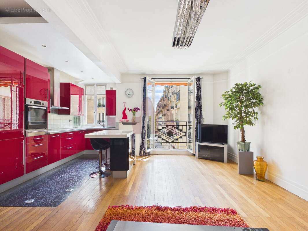 Appartement à PARIS-16E