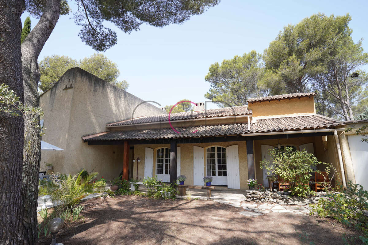 Maison à VENTABREN