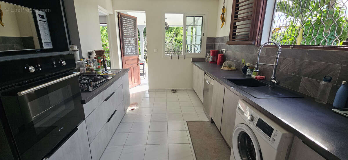 Maison à RIVIERE-SALEE