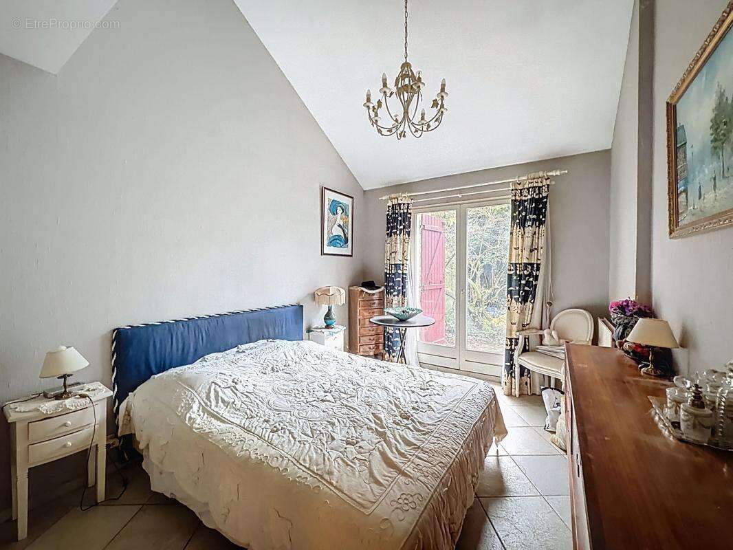 Maison à VOISINS-LE-BRETONNEUX