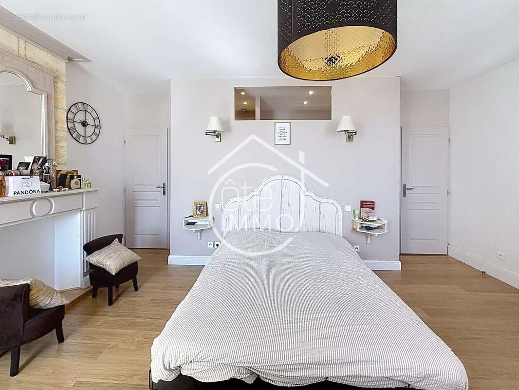 Maison à SAINT-EMILION