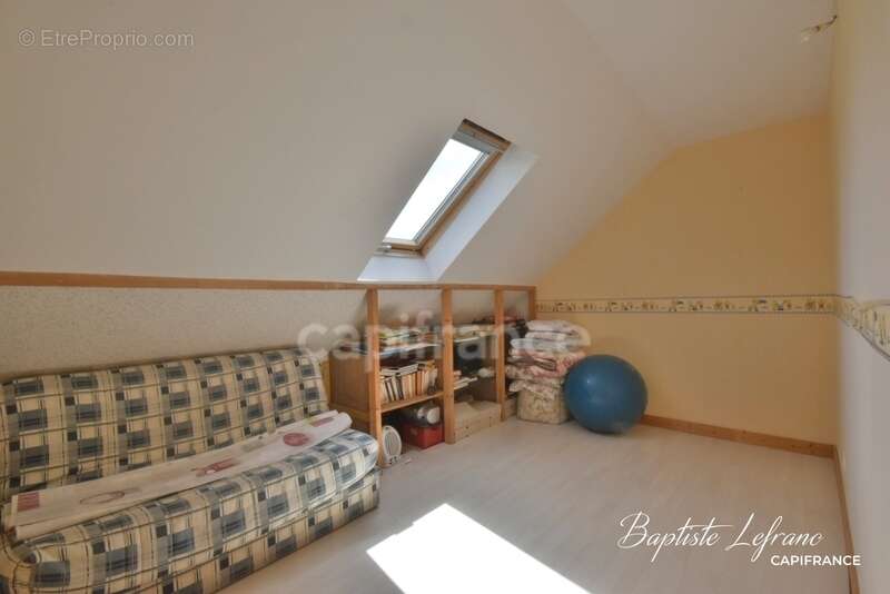 Maison familiale 8 pièces à JARZÉ - 170 m² - Terrain 4330 m² - photo 9