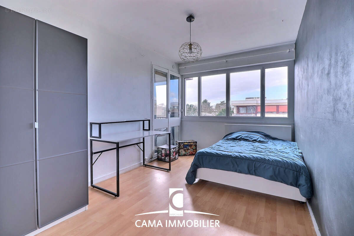 Appartement à FONTENAY-LE-FLEURY