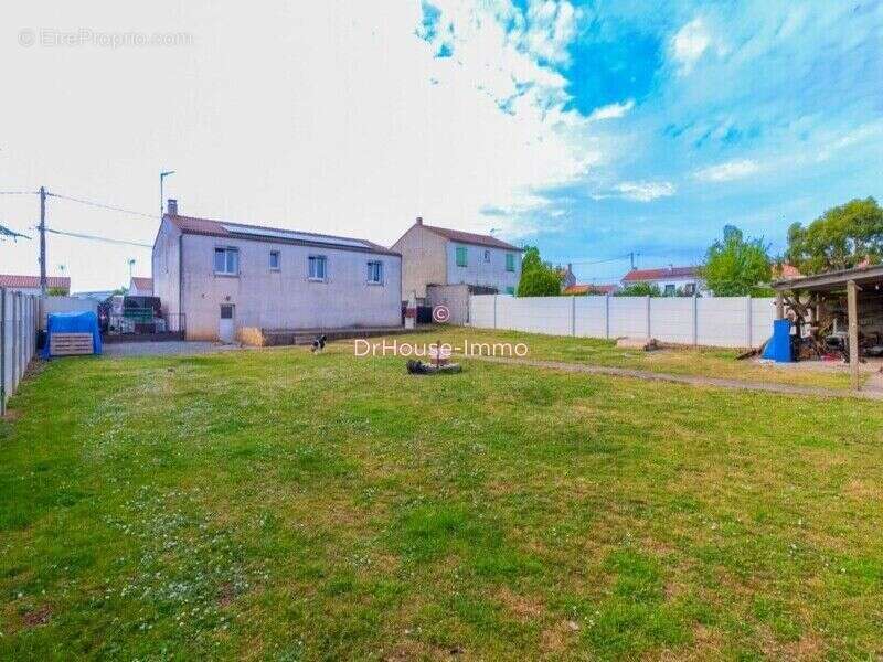 Maison 101 m² à Nalliers  - photo 9