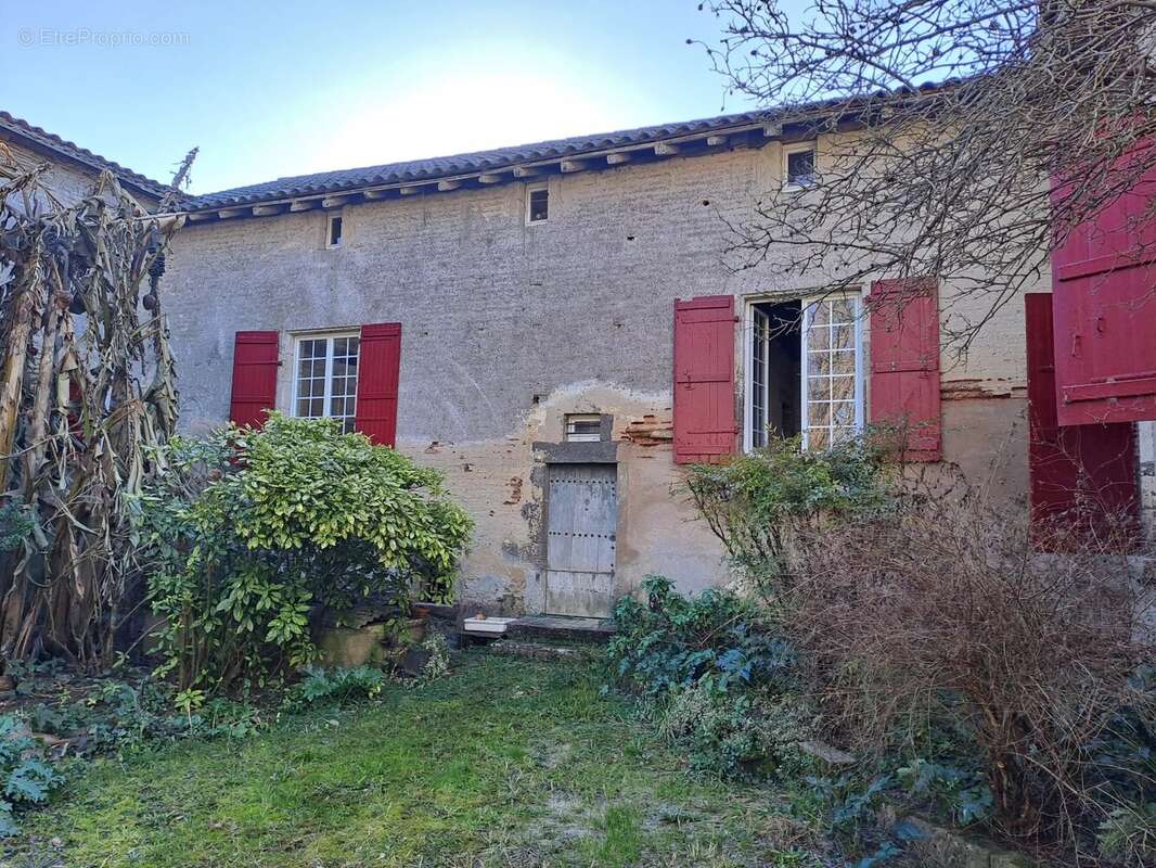Demeure historique du XIIIème siècle – à finir de rénover - photo 2